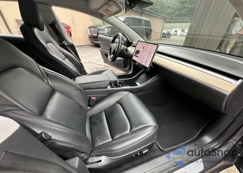 2018 Tesla Model 3 Long Range/Performance из США, поврежденный, VIN 5YJ3E1EB1JF119497